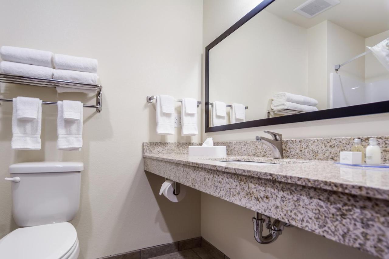 Cobblestone Inn & Suites-Fremont Eksteriør billede