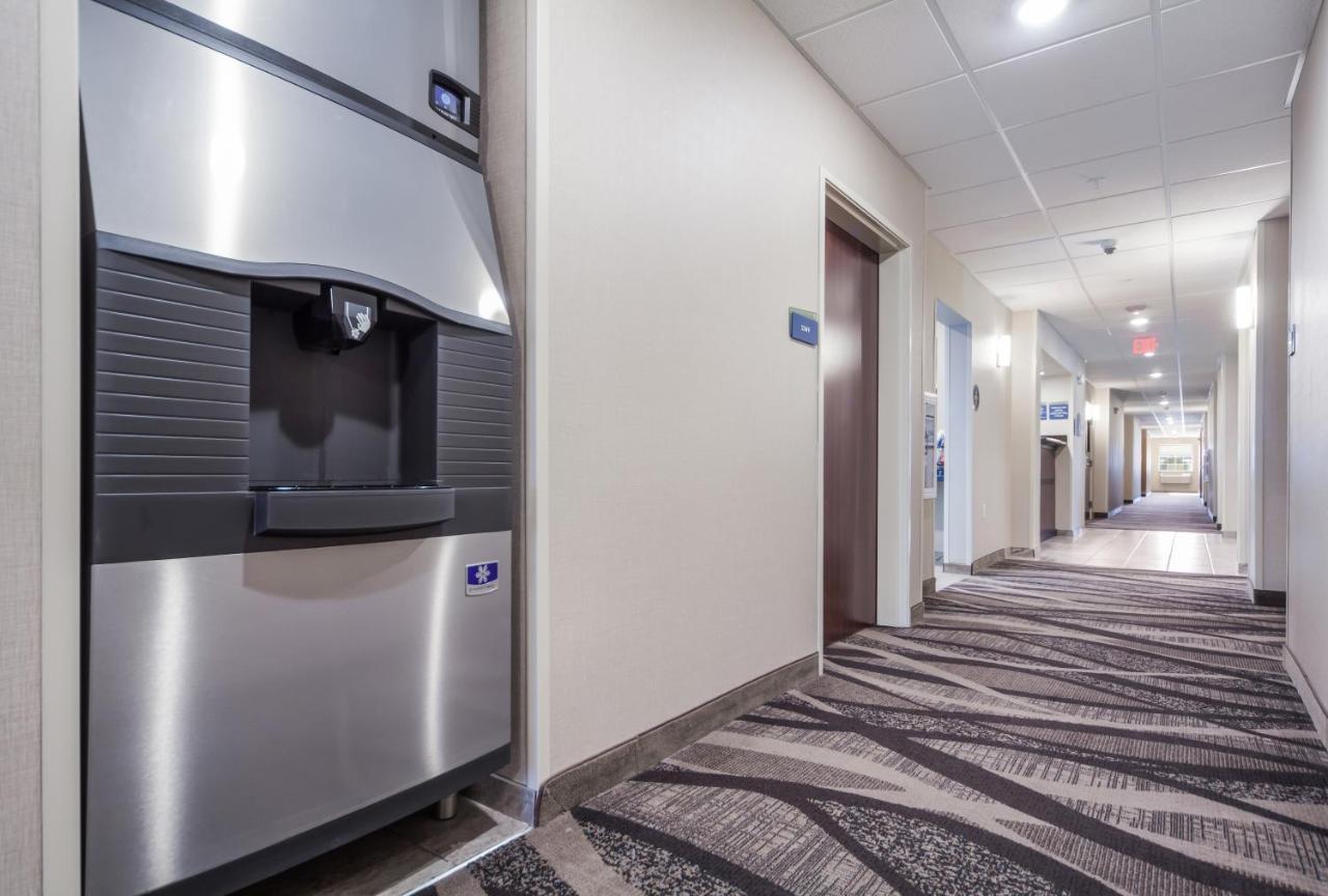 Cobblestone Inn & Suites-Fremont Eksteriør billede