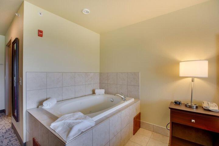 Cobblestone Inn & Suites-Fremont Eksteriør billede